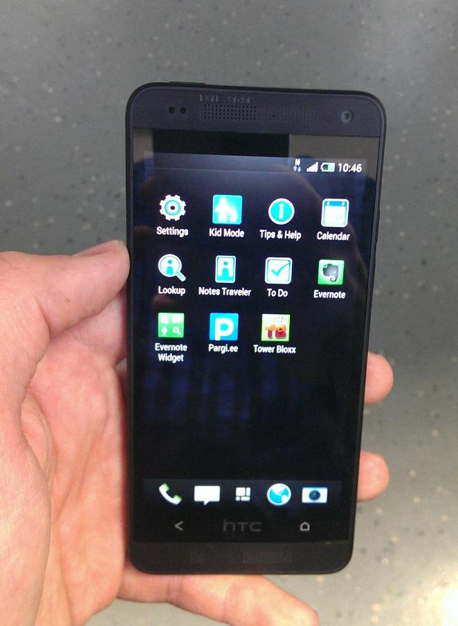 Alleged-photos-of-HTC-One-mini (1)