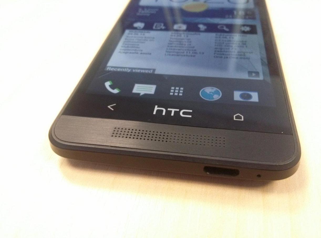 Alleged-photos-of-HTC-One-mini