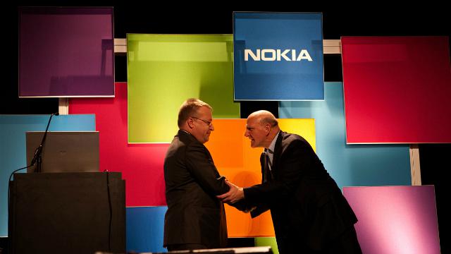 stephen-elop-and-steve-ballmer-01