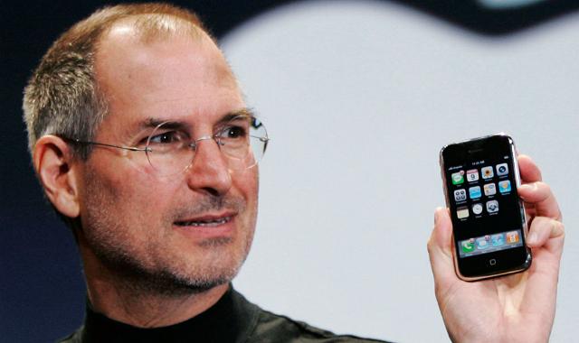 steve-jobs-holding-iphone-01